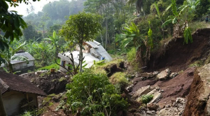 Rumah Terdampak Longsor di Kutawaringin Segera Direlokasi